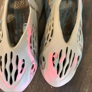 Yeezy foam runner size 7 boys fits a size 9 women Yeezy | Shoes | Yeezy Foam Runner Size 7 Boys Fits A Size 9  main image 3